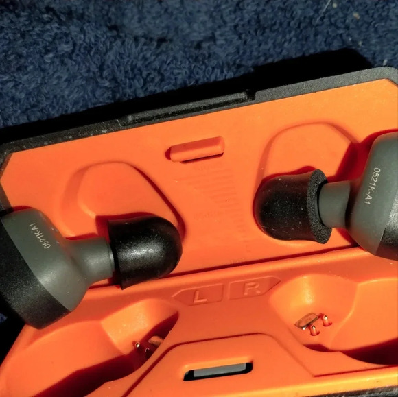 COPY - Klien Tools Bluetooth Earbuds wireless - Picture 6 of 6